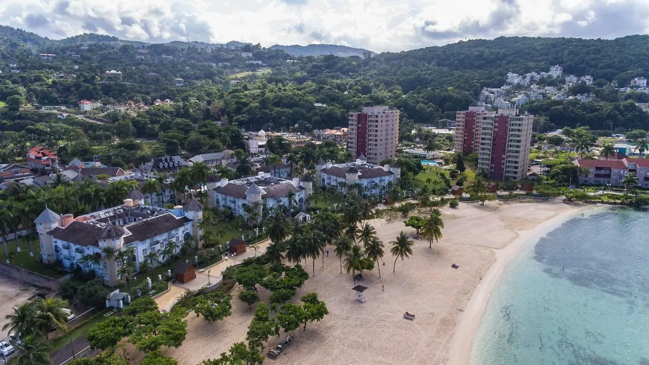 Beach Side Suite At Turtle Towers location